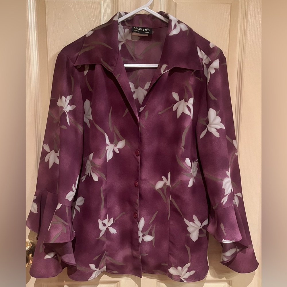 Women’s Blouse Ruffled Long Sleeves Size Medium